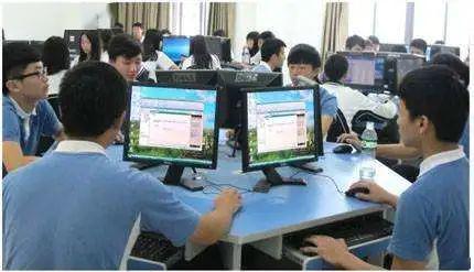 学电子商务专业的男生